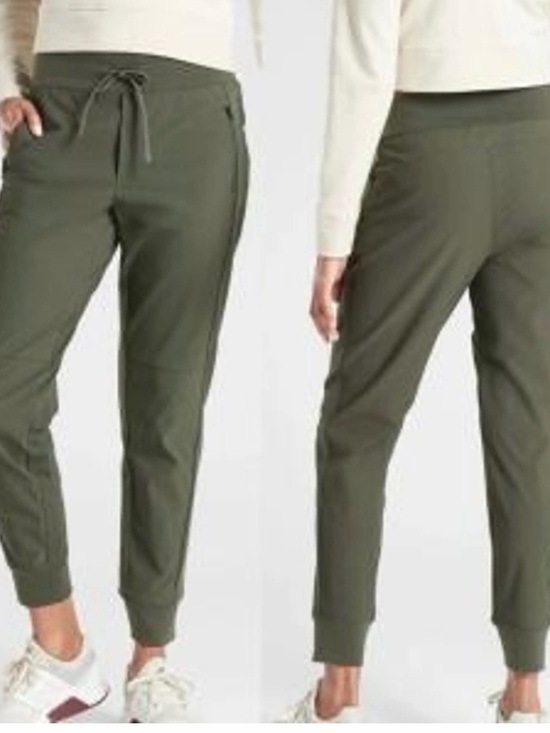 Athleta Pants - Athleta Women’s Headlands Hybrid Trek Mid Rise Jogger in Mountain Olive